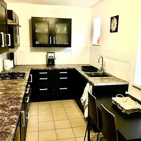 The Washington Sleeps 10 People Park 4 Cars