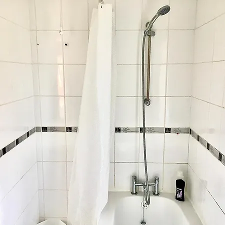 The Washington Sleeps 10 People Park 4 Cars Bristol