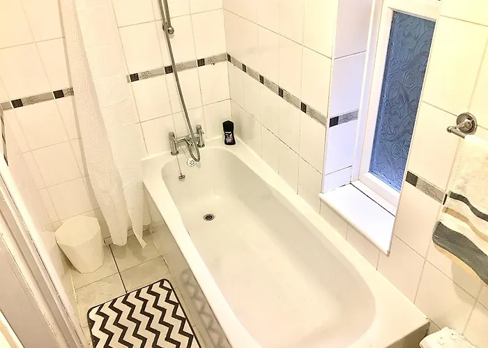 Holiday home The Washington Sleeps 10 People Park 4 Cars