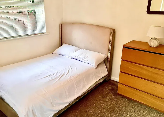 Holiday home The Washington Sleeps 10 People Park 4 Cars