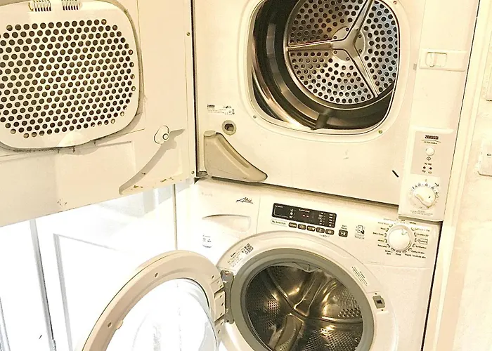 The Washington Sleeps 10 People Park 4 Cars *