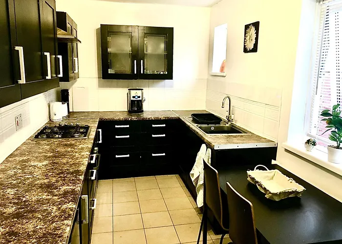 The Washington Sleeps 10 People Park 4 Cars