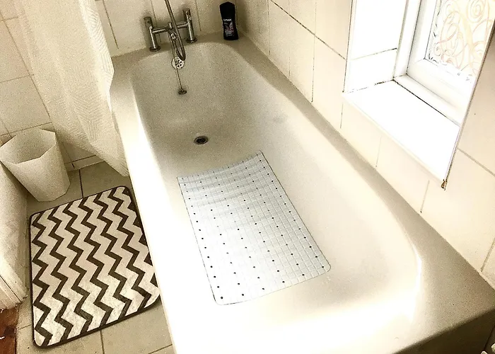 Holiday home The Washington Sleeps 10 People Park 4 Cars