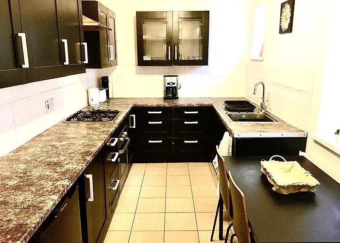 The Washington Sleeps 10 People Park 4 Cars * Bristol