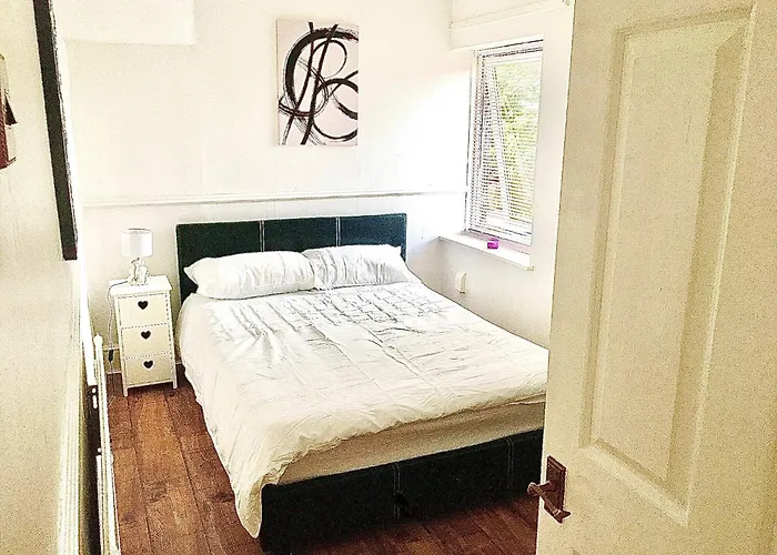 Holiday home The Washington Sleeps 10 People Park 4 Cars *