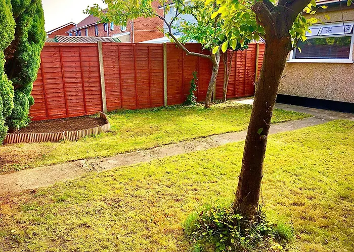 Holiday home The Washington Sleeps 10 People Park 4 Cars *