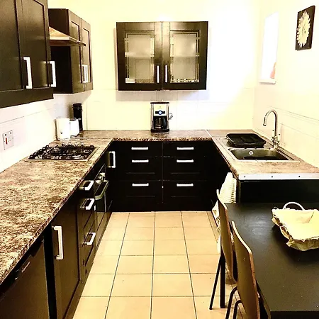 The Washington Sleeps 10 People Park 4 Cars * Bristol